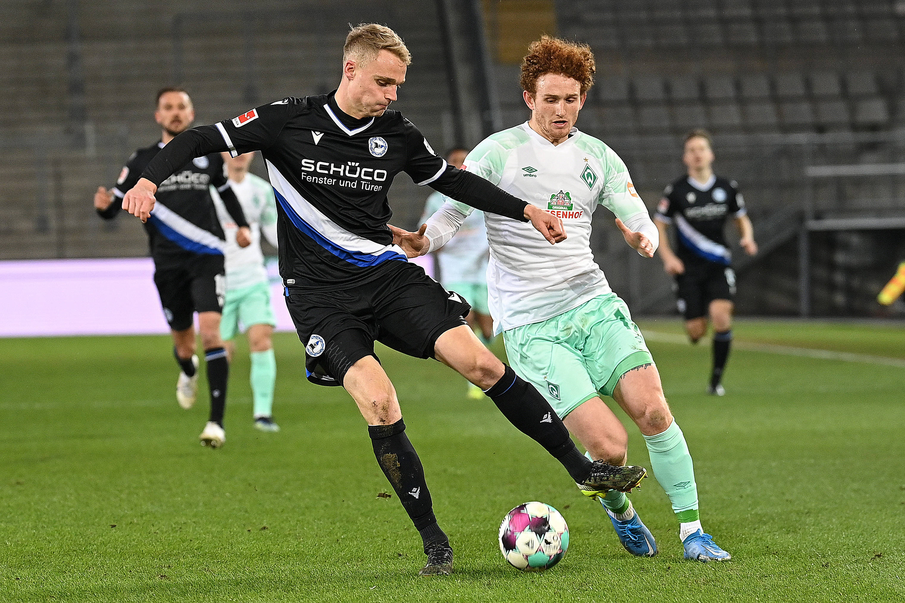 开云体育中国-不莱梅球员配合默契，轻松击败对手