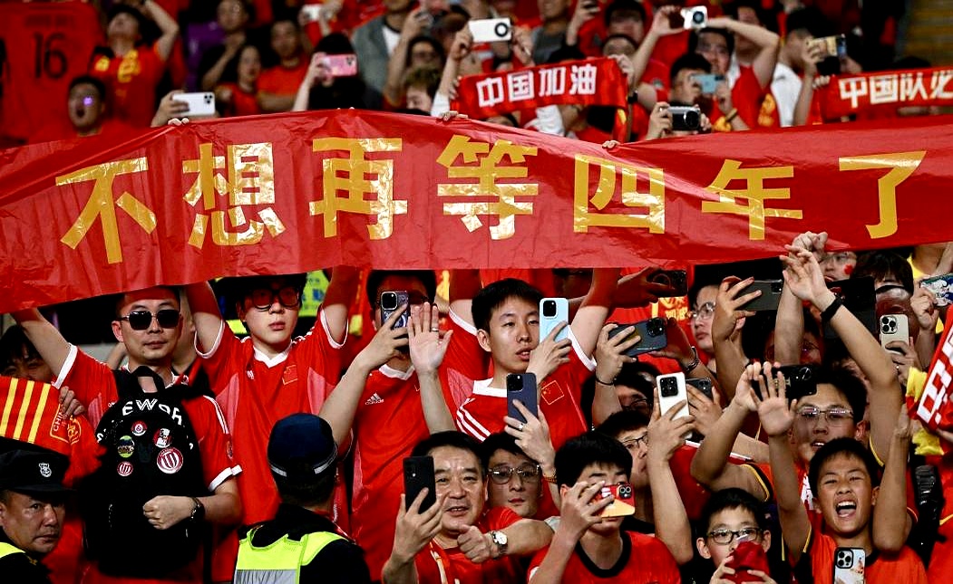 开云体育官网-紧张的比赛赢得激动心情,球迷欢呼雀跃