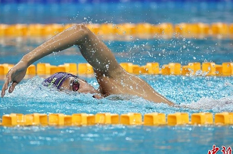 包含匈牙利游泳选手斩获个人赛冠军，雄姿英发的词条