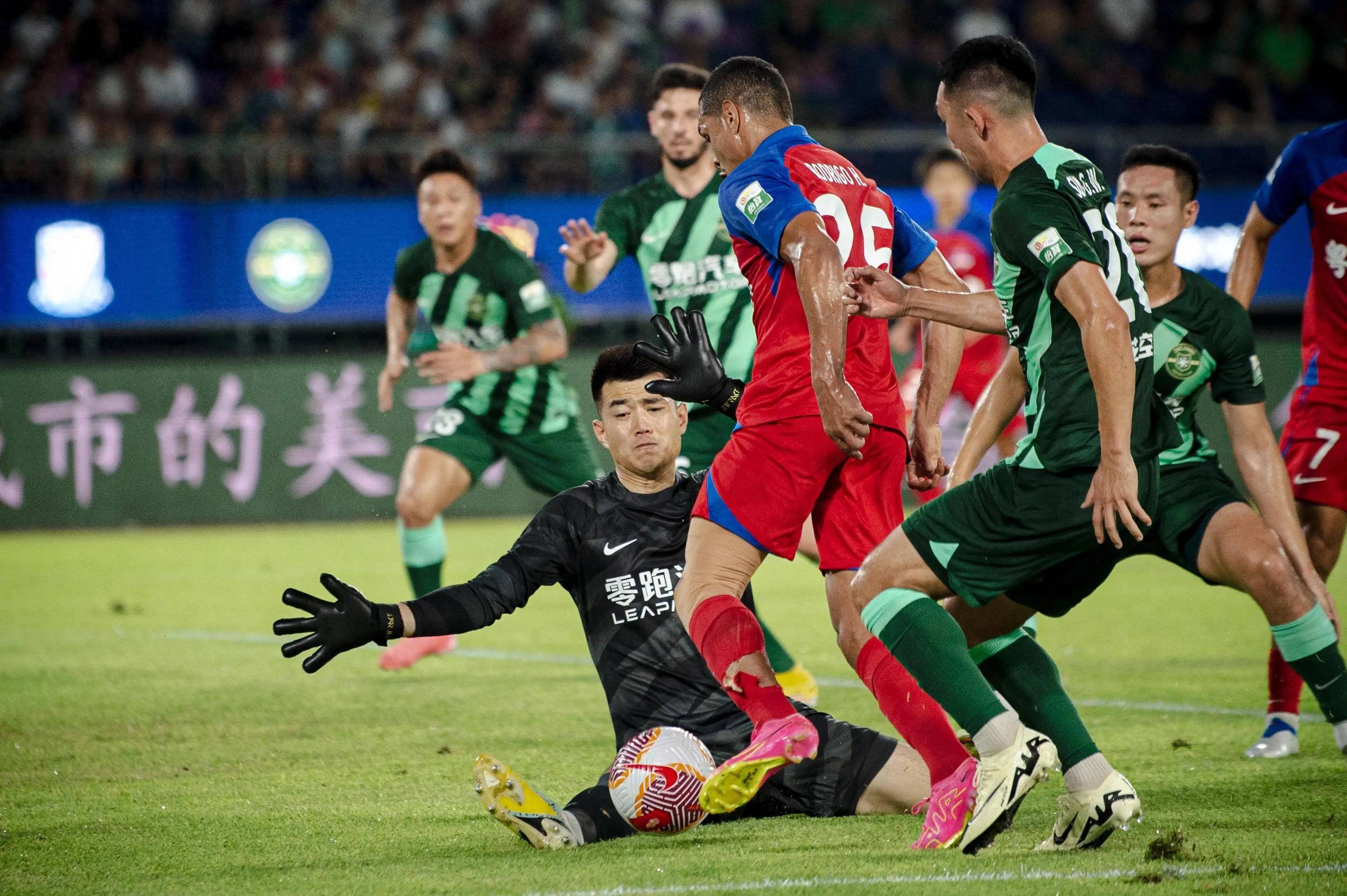 开云体育中国-广州恒大主场连胜，紧咬榜首争夺冠军的简单介绍