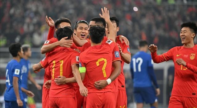 场面火爆，球员拼尽全力争取胜利