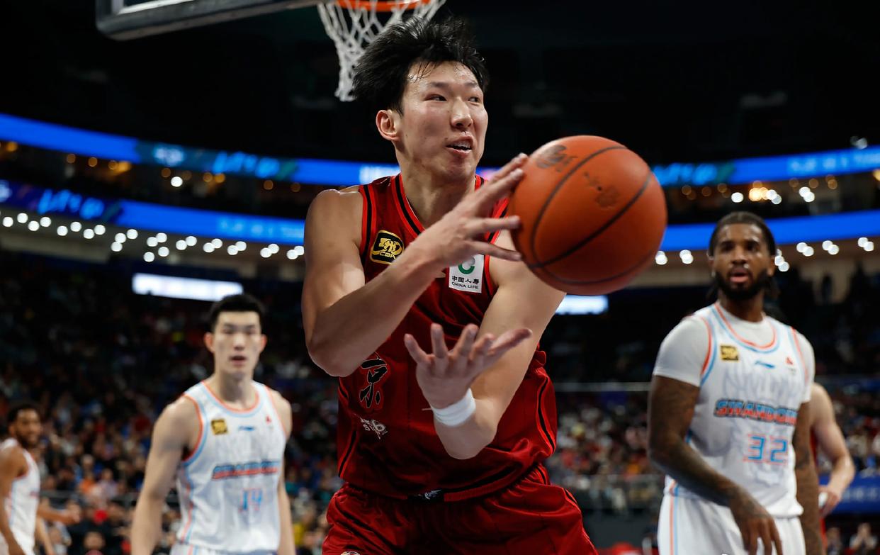 开云体育app-步行者碾压国王，周琦高光表现