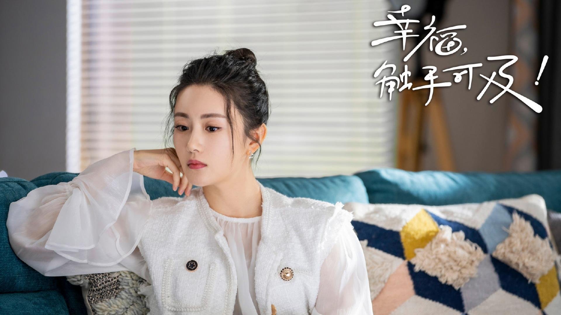 开云APP-当赛车线划过绿茵场，F1街道赛之夜的另一种轰鸣